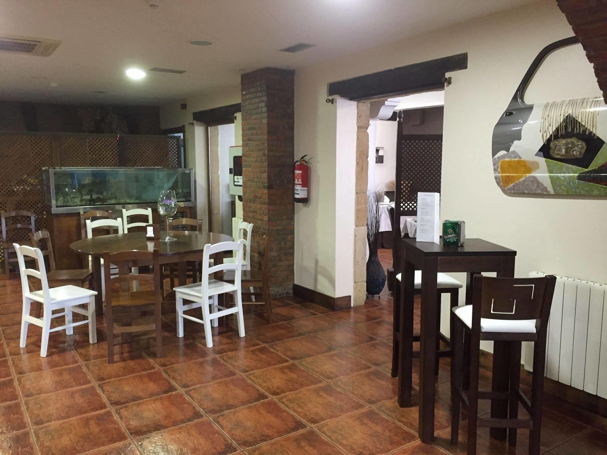 Hotel Marfrei Hinojedo ภายนอก รูปภาพ