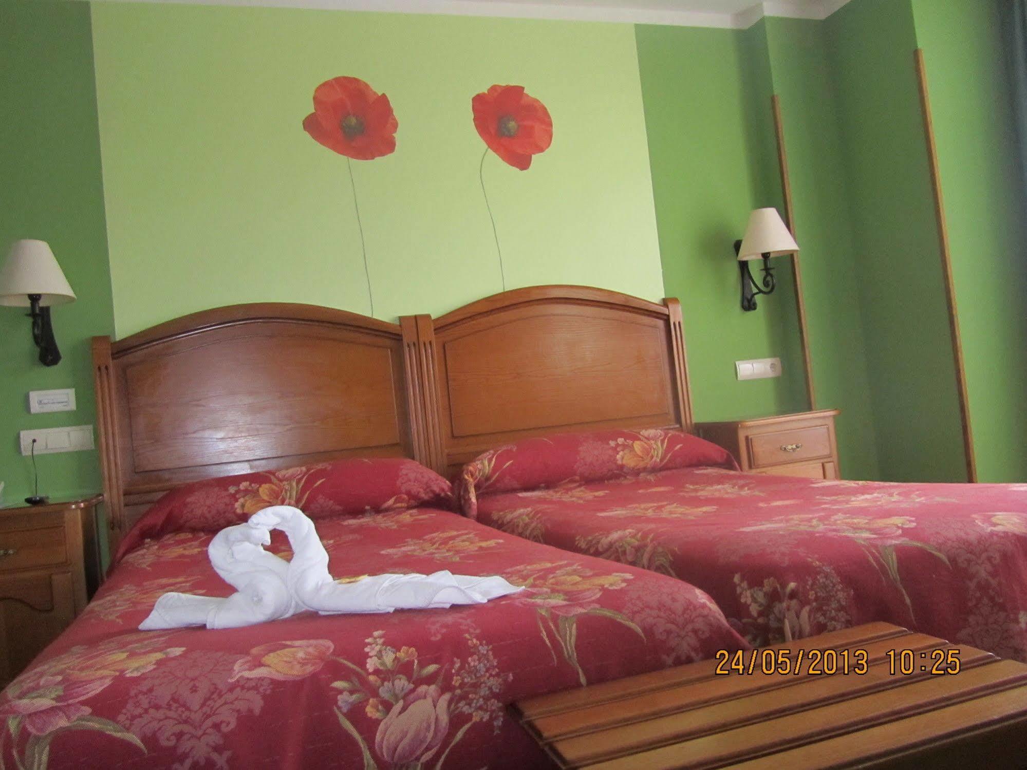 Hotel Marfrei Hinojedo ภายนอก รูปภาพ