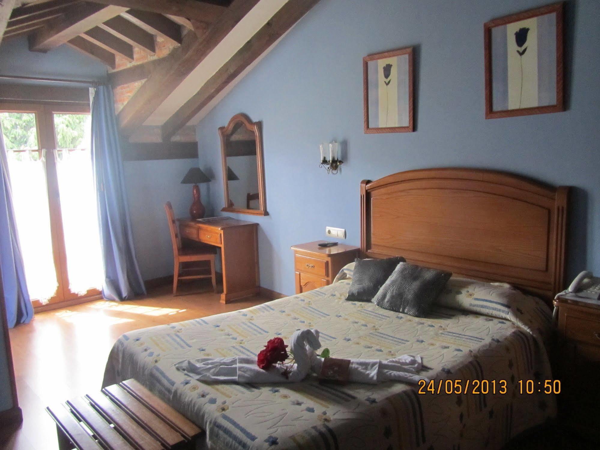 Hotel Marfrei Hinojedo ภายนอก รูปภาพ
