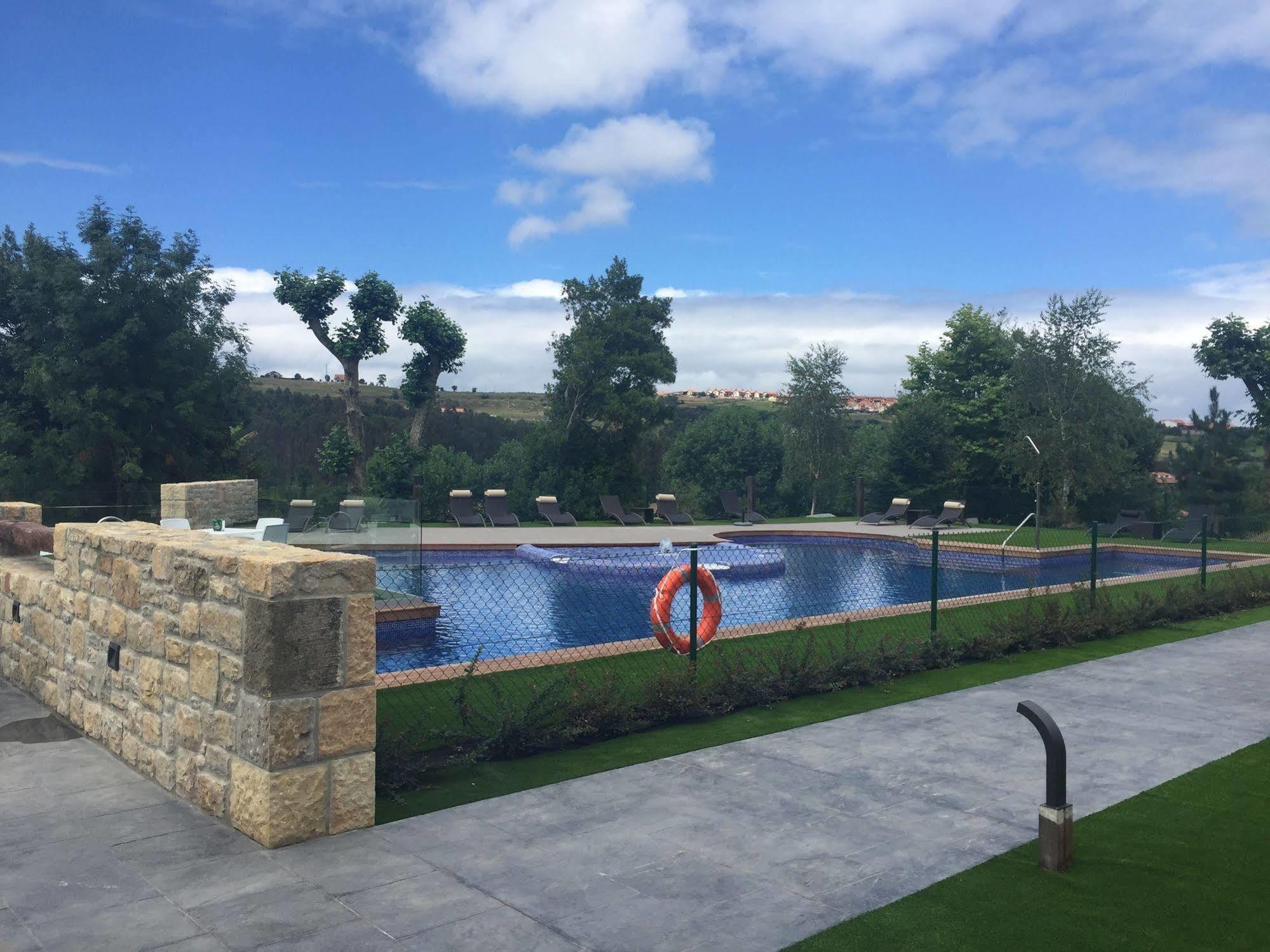 Hotel Marfrei Hinojedo ภายนอก รูปภาพ